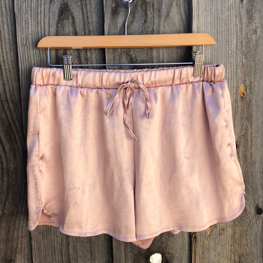 🌼Silky pink shorts🌼